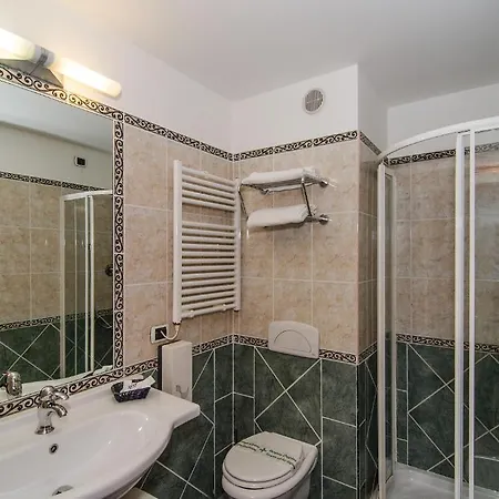 Ombrosa Hotel 3*