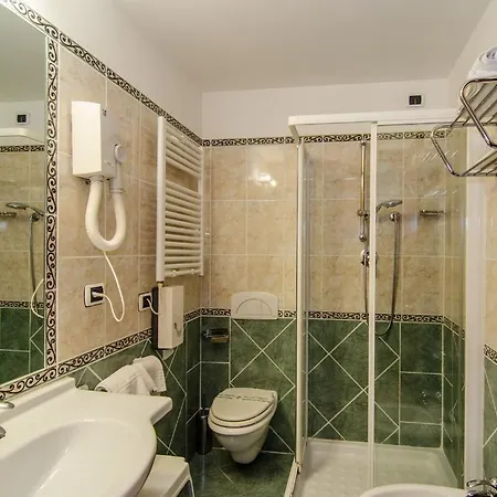 Hotel Ombrosa 3*